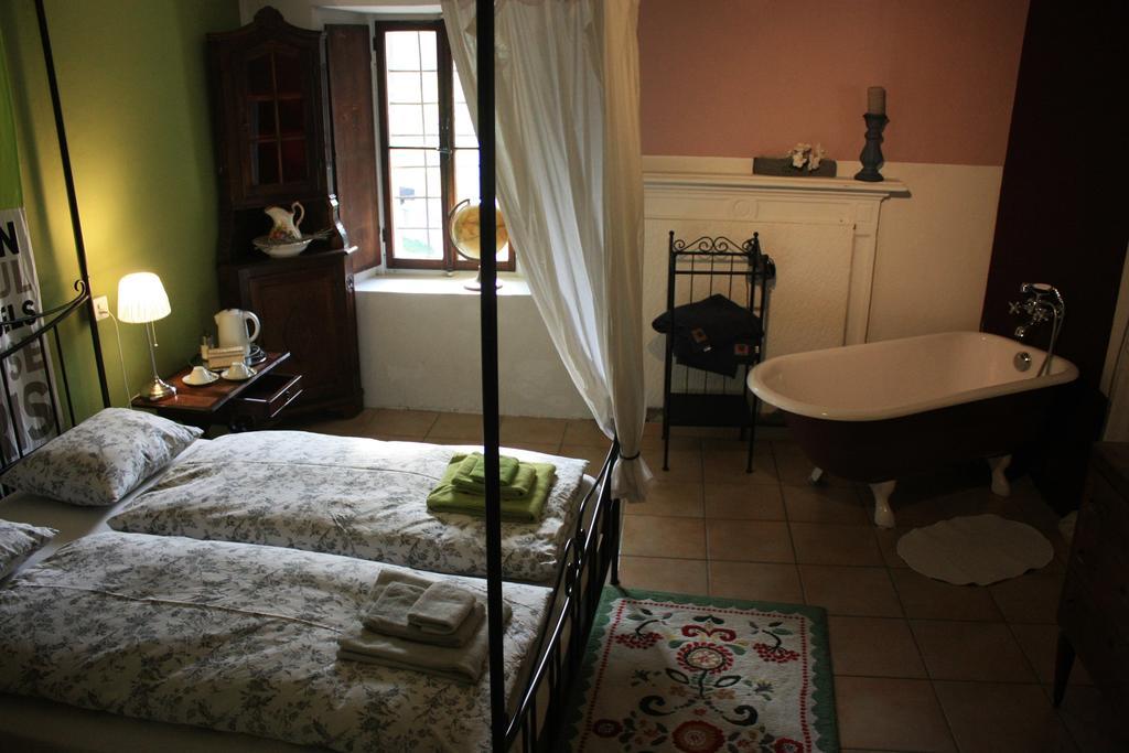 Affittacamere Casa Archi Losone Oda fotoğraf