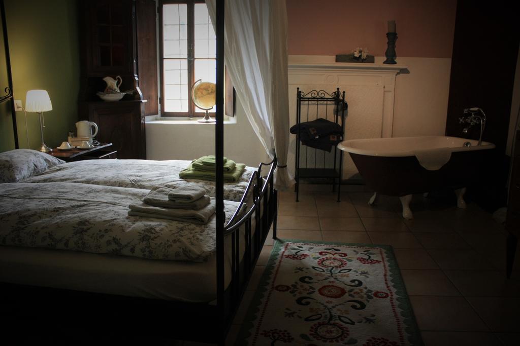 Affittacamere Casa Archi Losone Oda fotoğraf